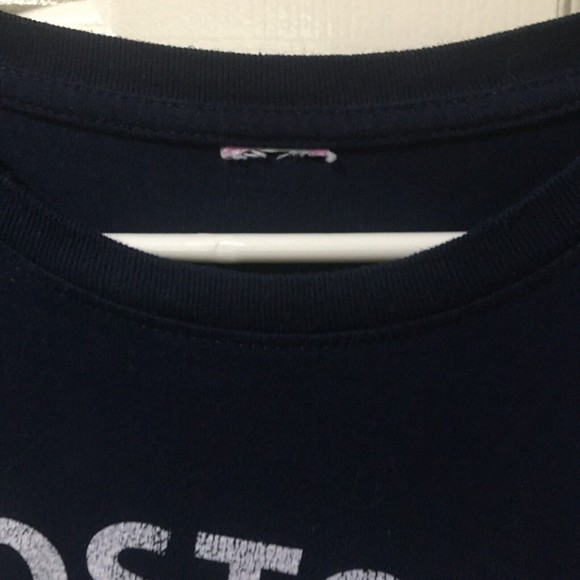 $7 or 2/$10 tshirt sale: Women's Boston Red Sox Ladies Distressed T-Shirt Tee - Picture 3 of 4